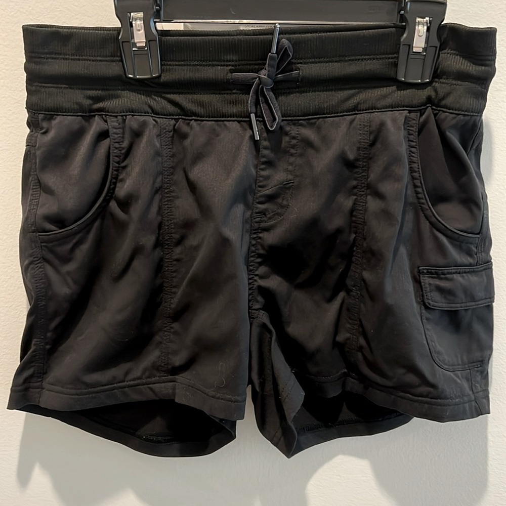 Women’s NorthFace size small Black shorts